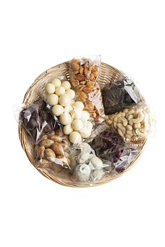 Darčekový koš zo msušeného ovocia, orechov a pravej belgickej čokolády